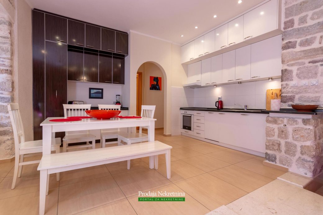 Cetvorosobni apartman u Kotoru