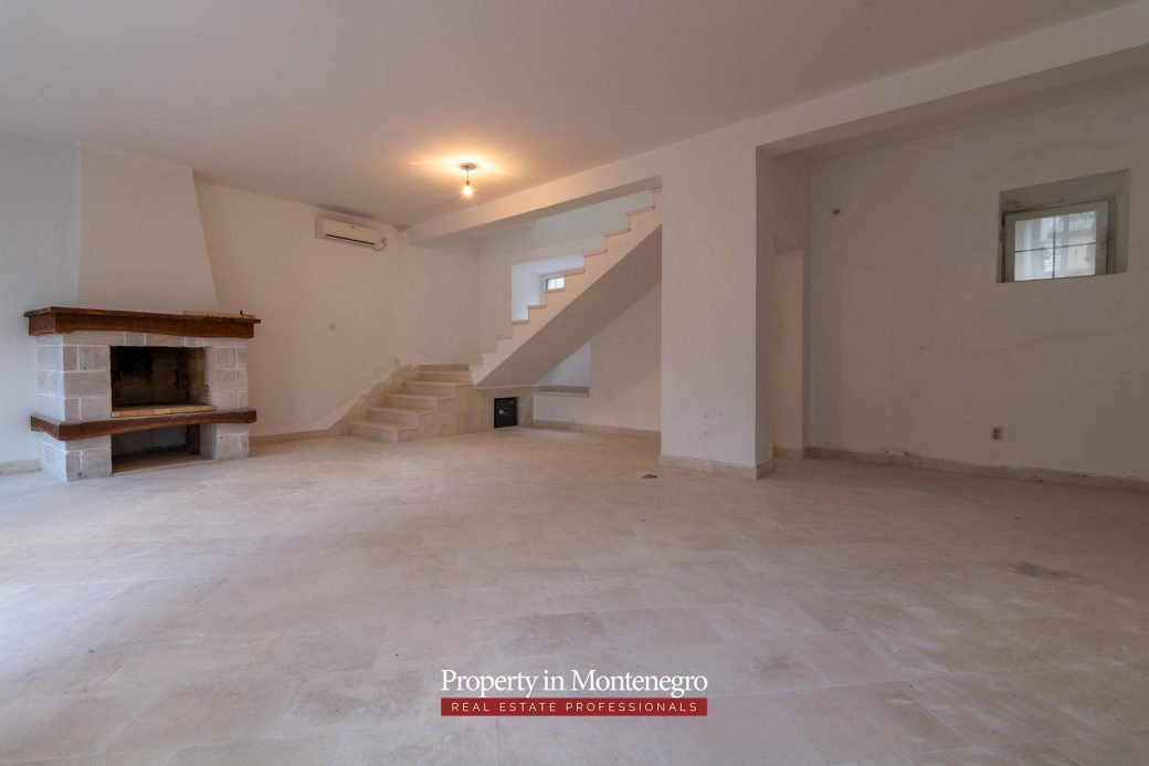 First line villa for sale in Kotor