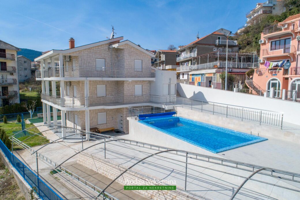 Prodaje se kuca sa bazenom u Herceg Novi