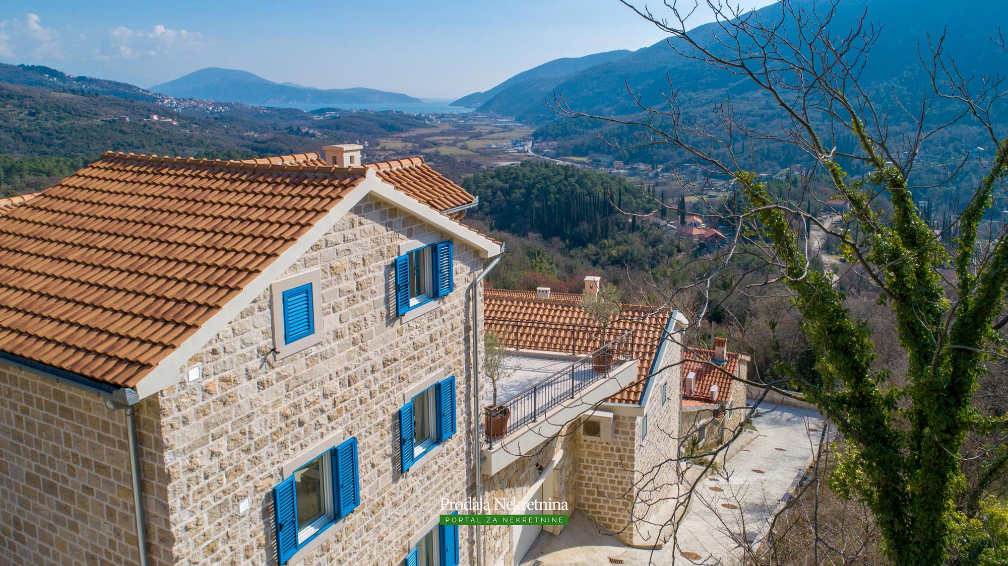 Kuca sa bazenom na prodaju u Herceg Novi