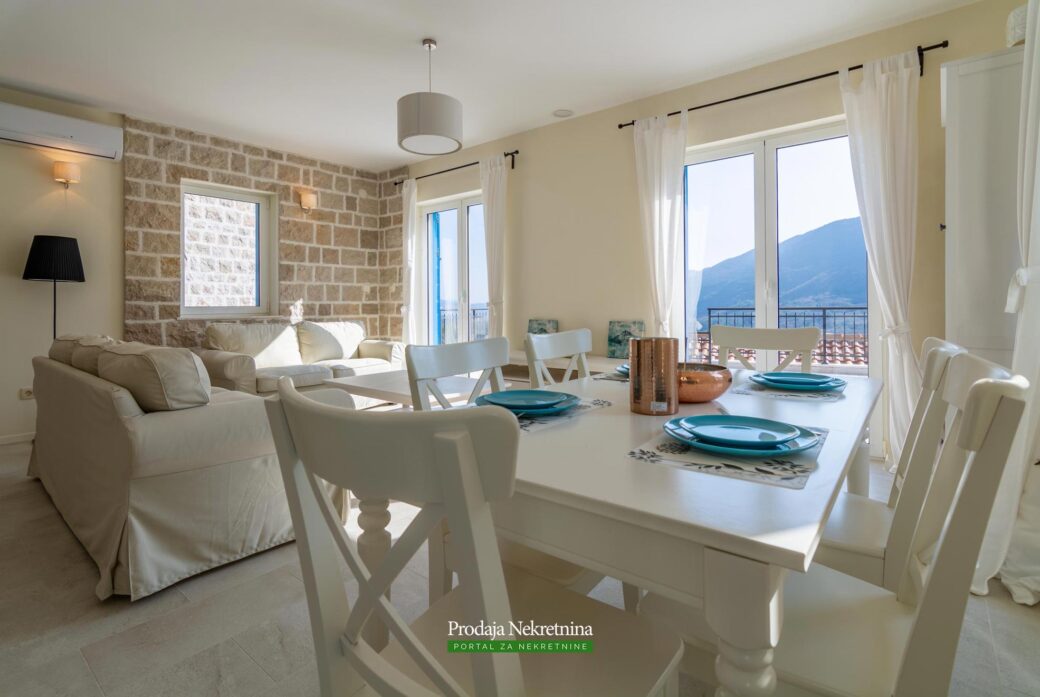 Kuca sa bazenom na prodaju u Herceg Novi