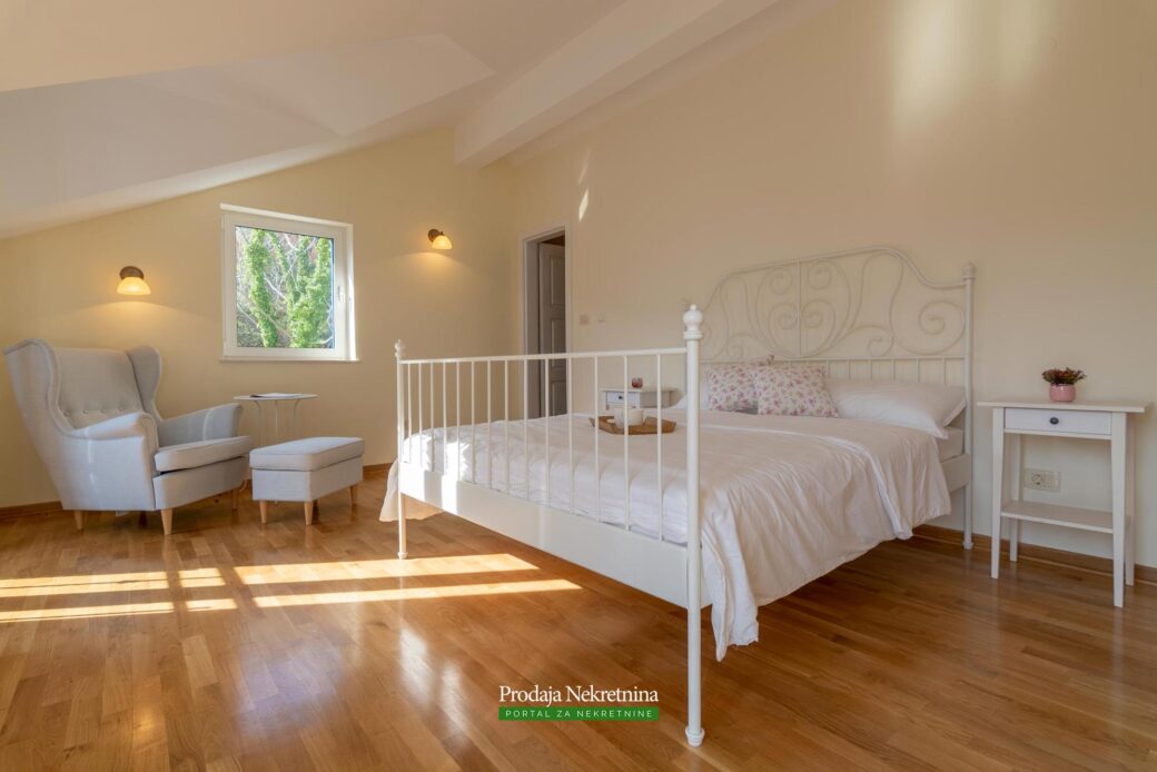 Kuca sa bazenom na prodaju u Herceg Novi