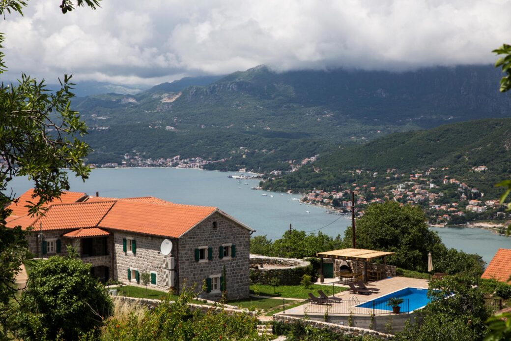 Luksuzna kamena kuca na prodaju u Herceg Novi