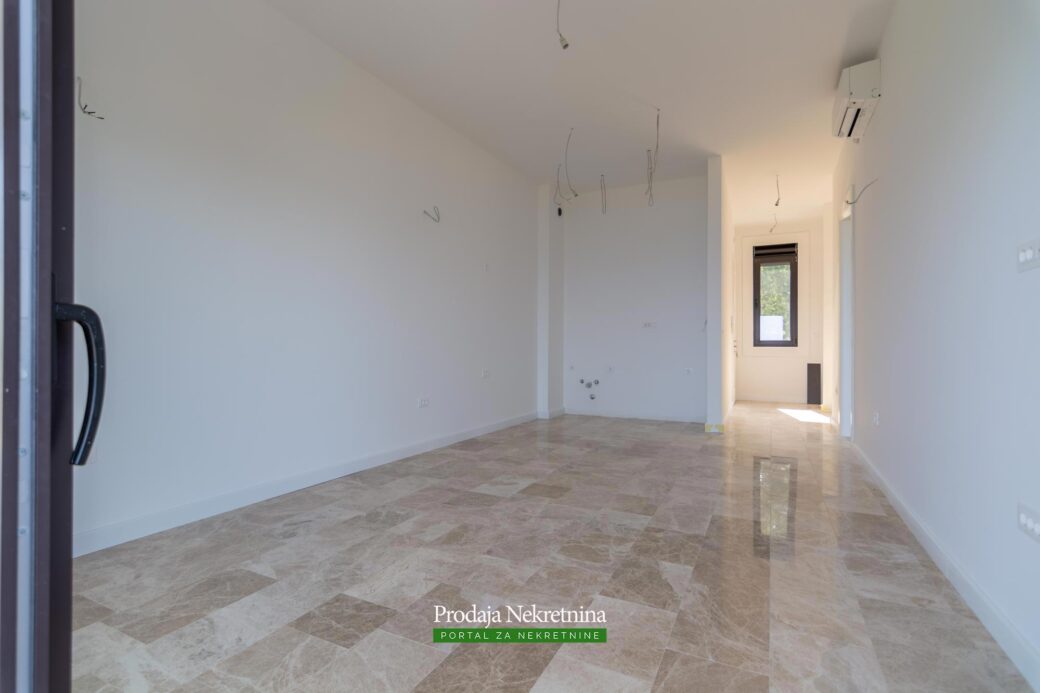 Luksuzni apartman sa bazenom u Budvi