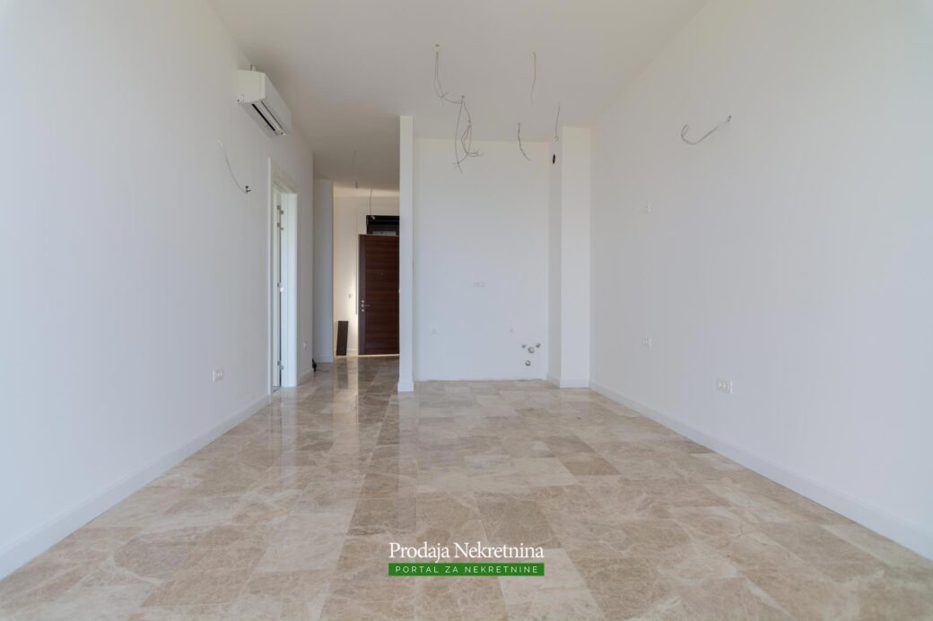 Luksuzni apartman sa bazenom u Budvi