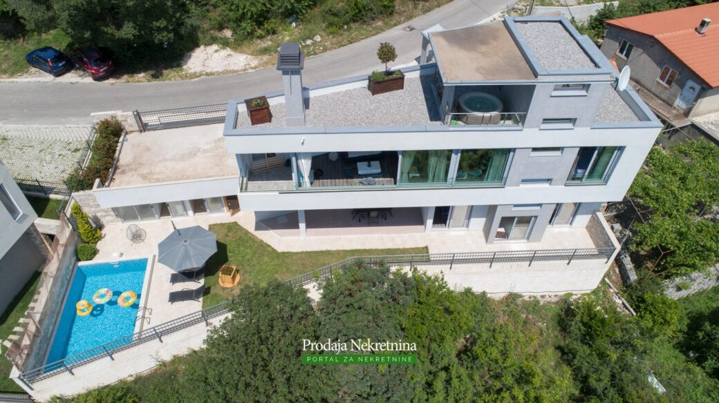 House for sale in Tivat Bay