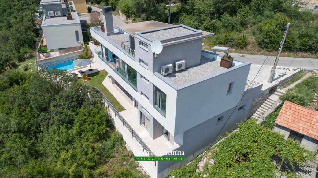 House for sale in Tivat Bay