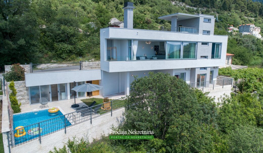 House for sale in Tivat Bay