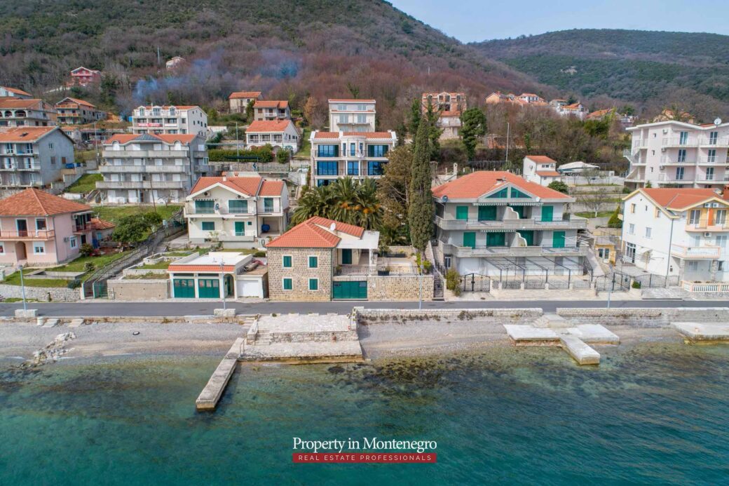 Luxury-waterfront-villa-for-sale-in-Montenegro (19)