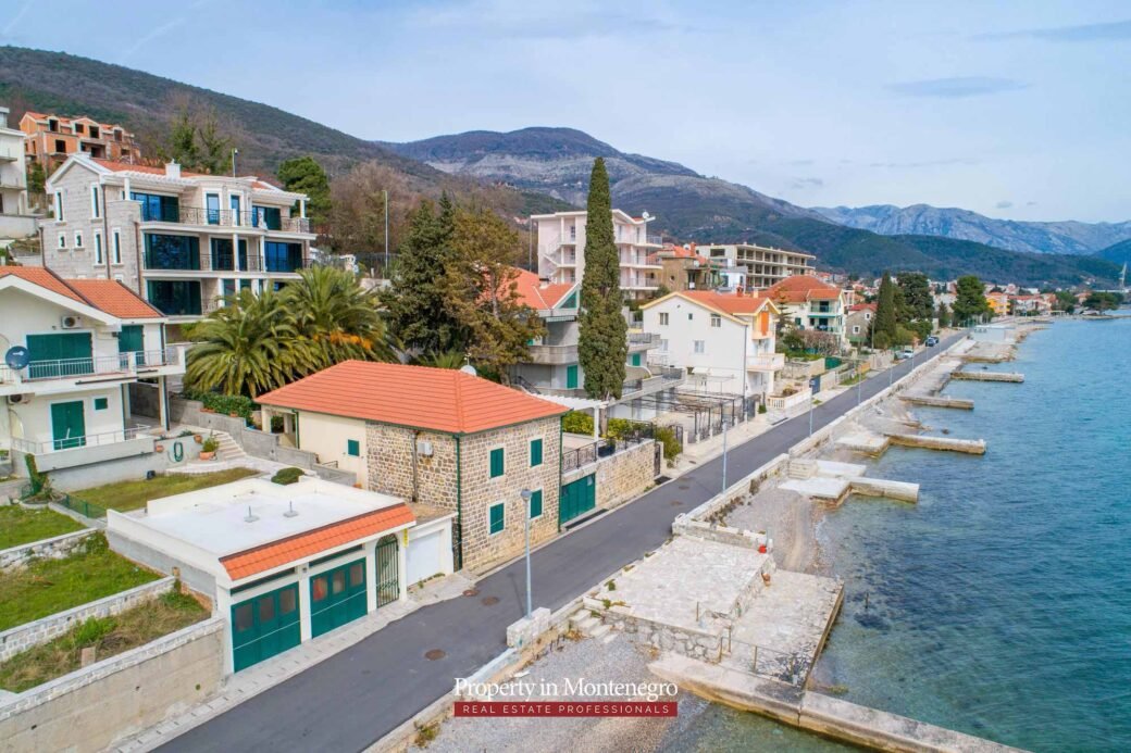 Luxury-waterfront-villa-for-sale-in-Montenegro (2)