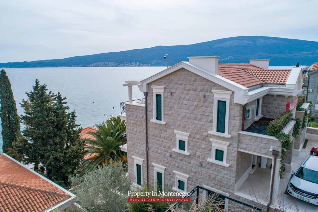 Luxury-waterfront-villa-for-sale-in-Montenegro (20)