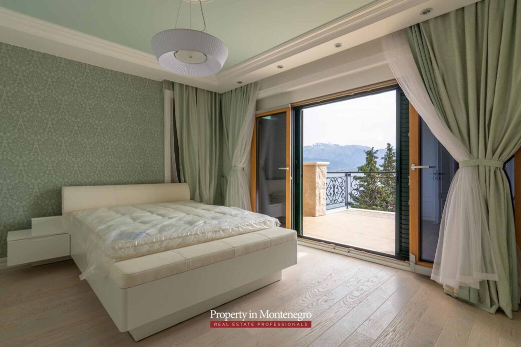 Luxury-waterfront-villa-for-sale-in-Montenegro (33)