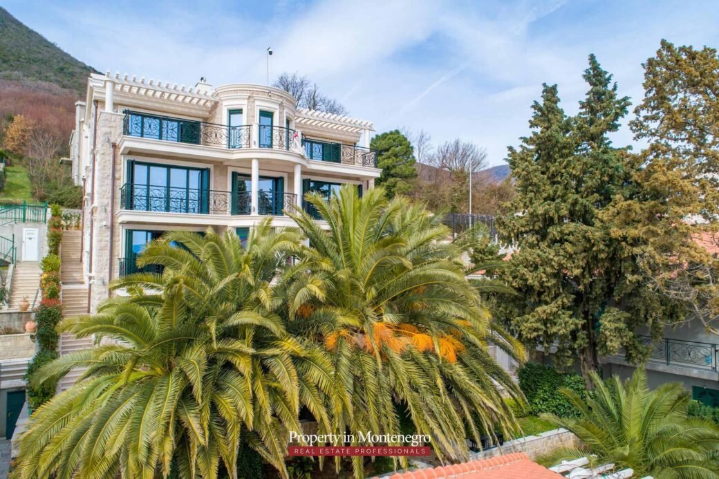 Luxury-waterfront-villa-for-sale-in-Montenegro (4)