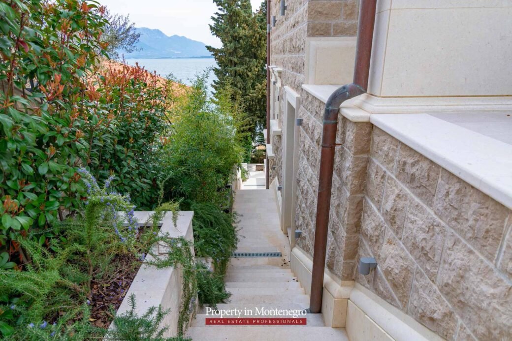 Luxury-waterfront-villa-for-sale-in-Montenegro (42)