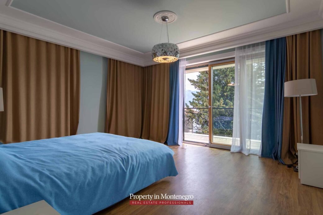 Luxury-waterfront-villa-for-sale-in-Montenegro (43)