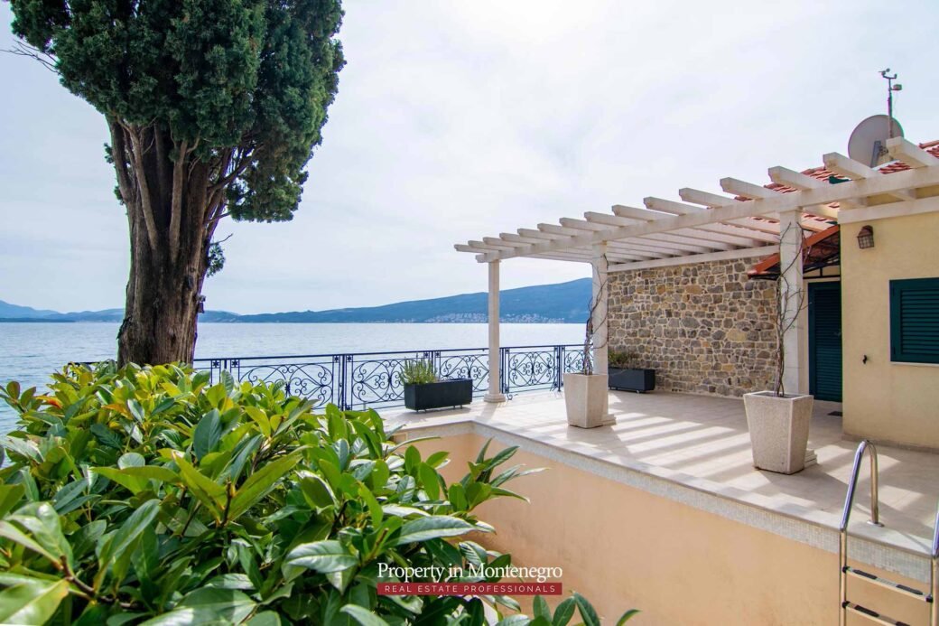 Luxury-waterfront-villa-for-sale-in-Montenegro (57)