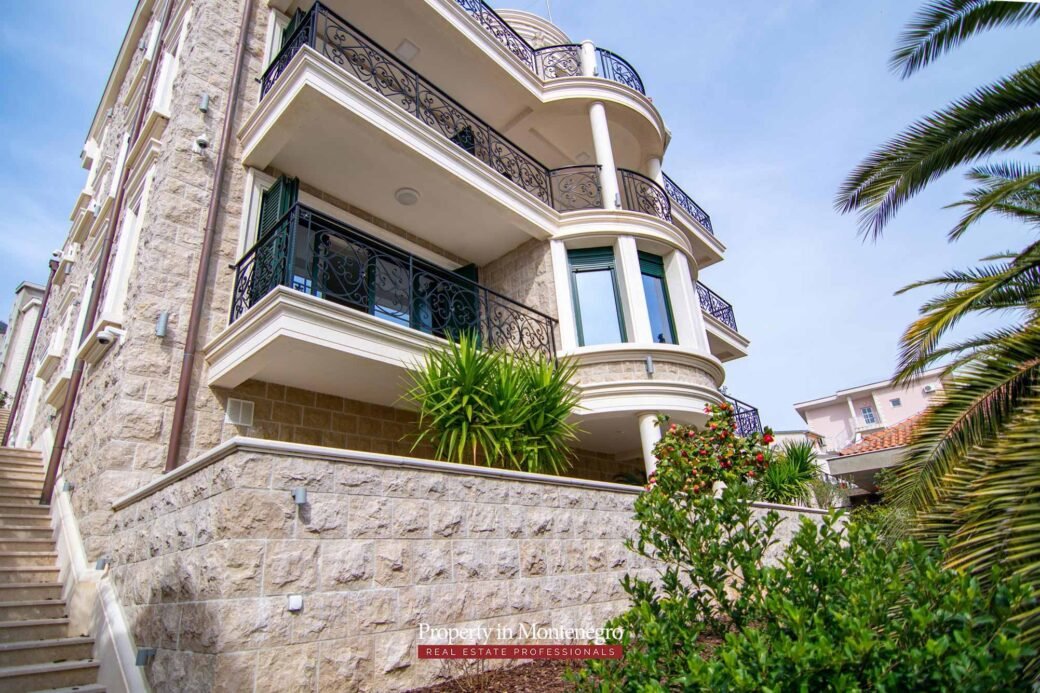 Luxury-waterfront-villa-for-sale-in-Montenegro (60)