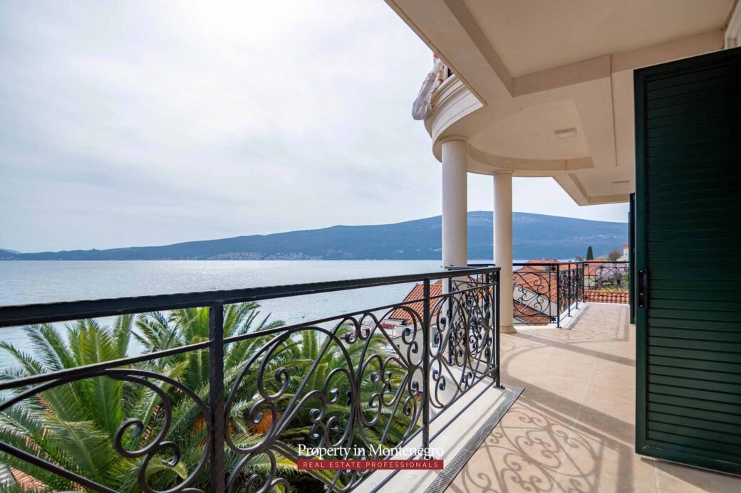 Luxury-waterfront-villa-for-sale-in-Montenegro (7)