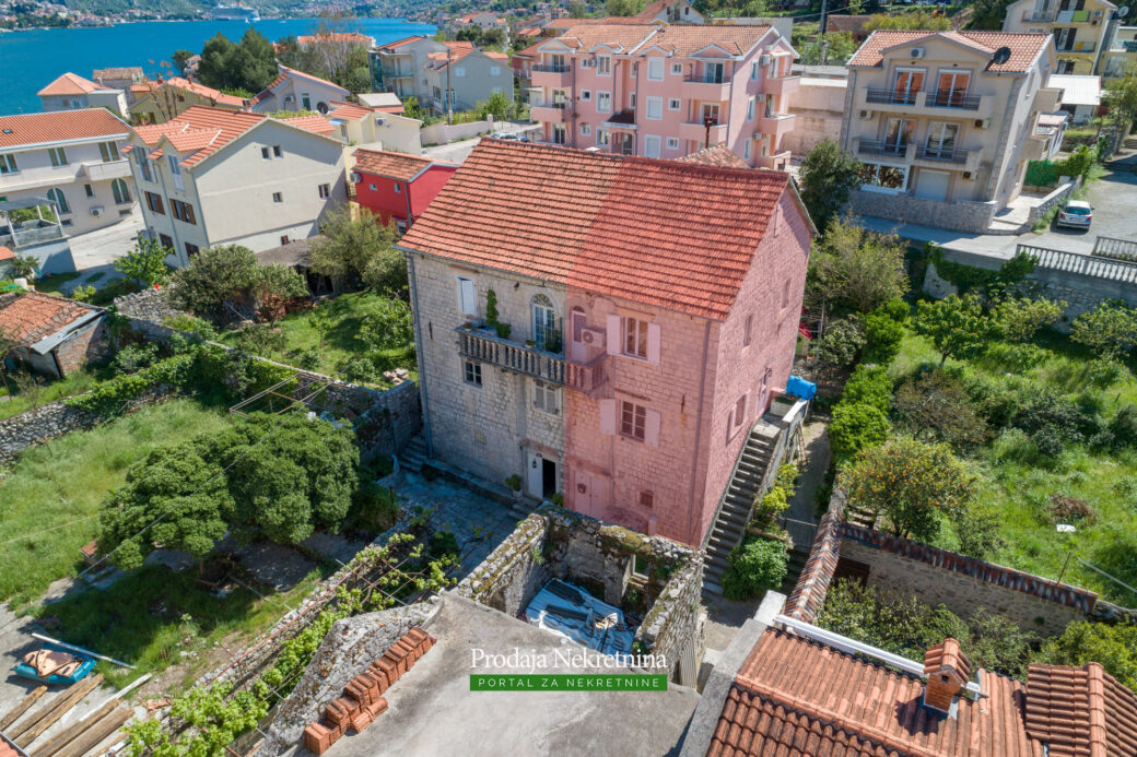 Old stone house for sale in Kotor