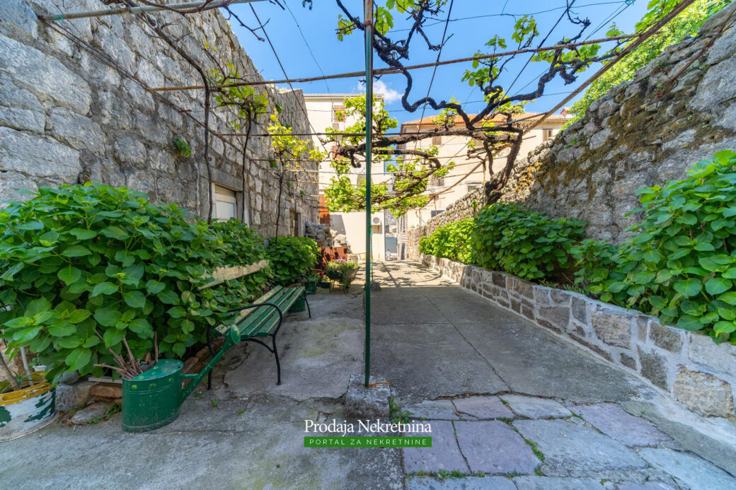 Old stone house for sale in Kotor