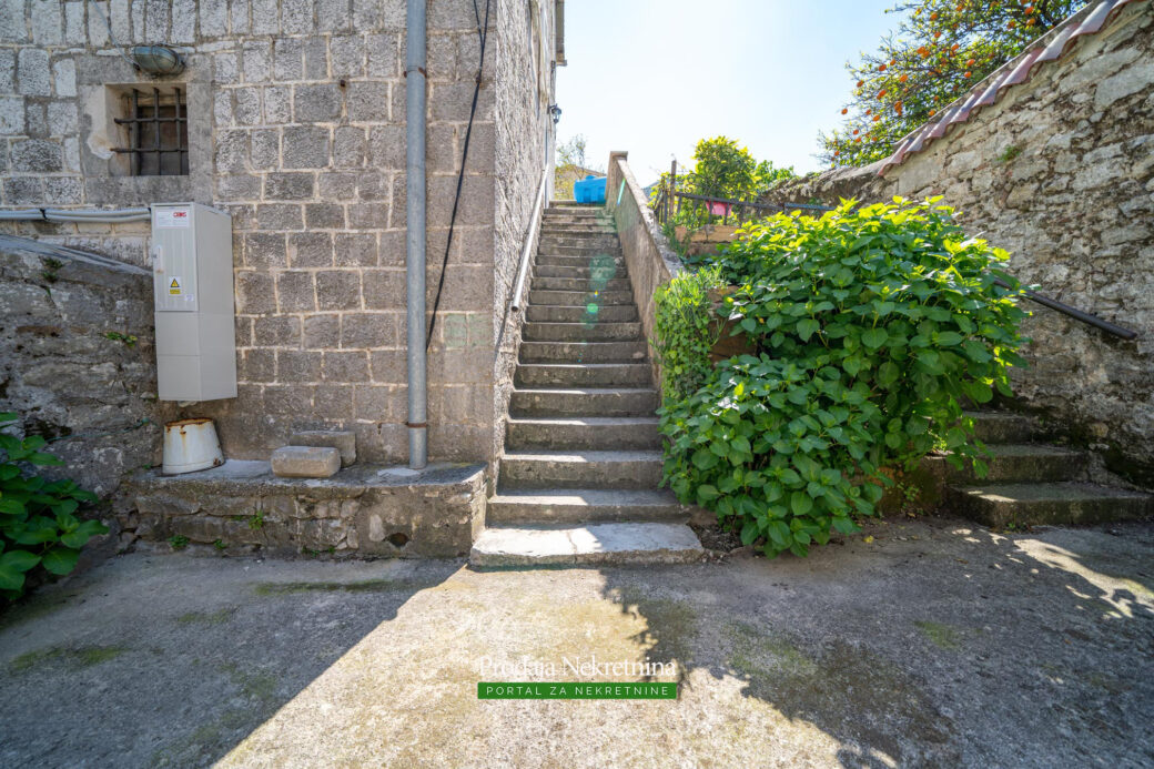 Old stone house for sale in Kotor