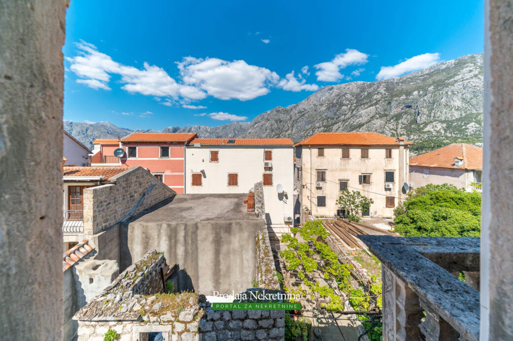 Old stone house for sale in Kotor