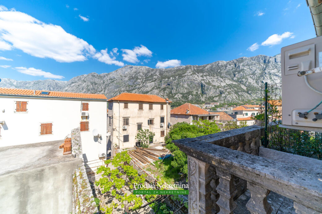 Old stone house for sale in Kotor