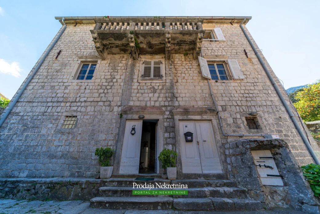 Old stone house for sale in Kotor