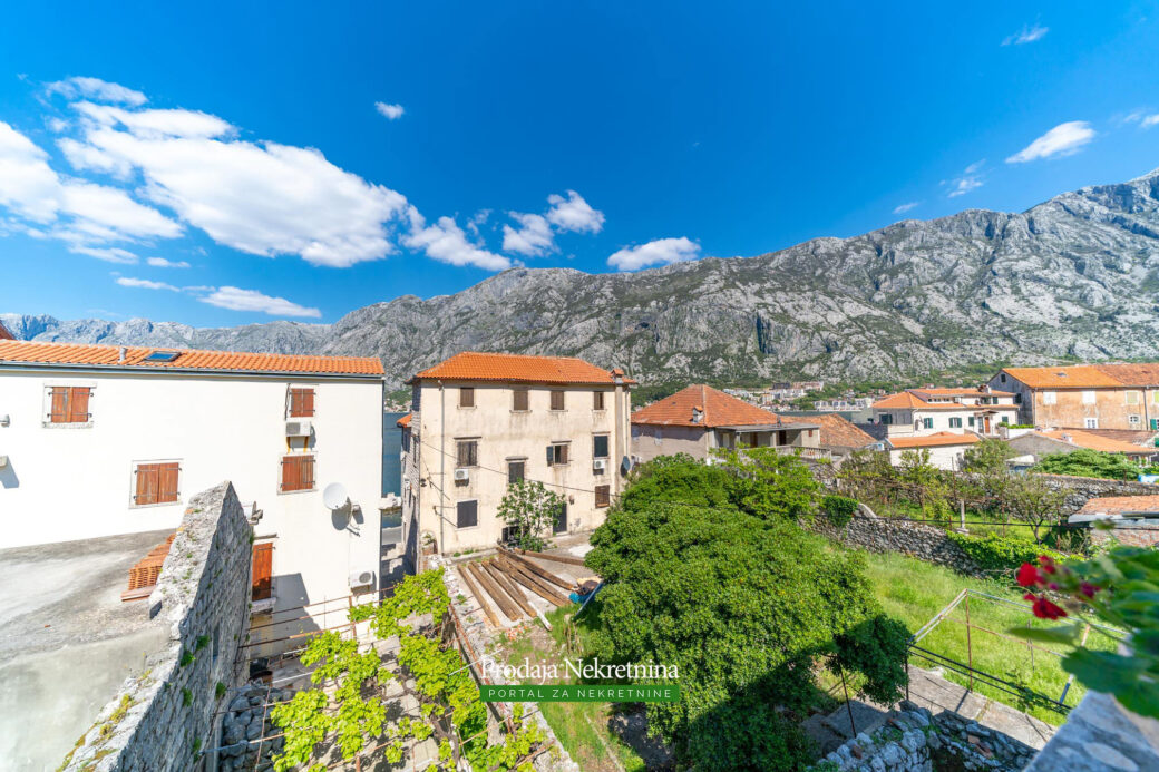 Old stone house for sale in Kotor