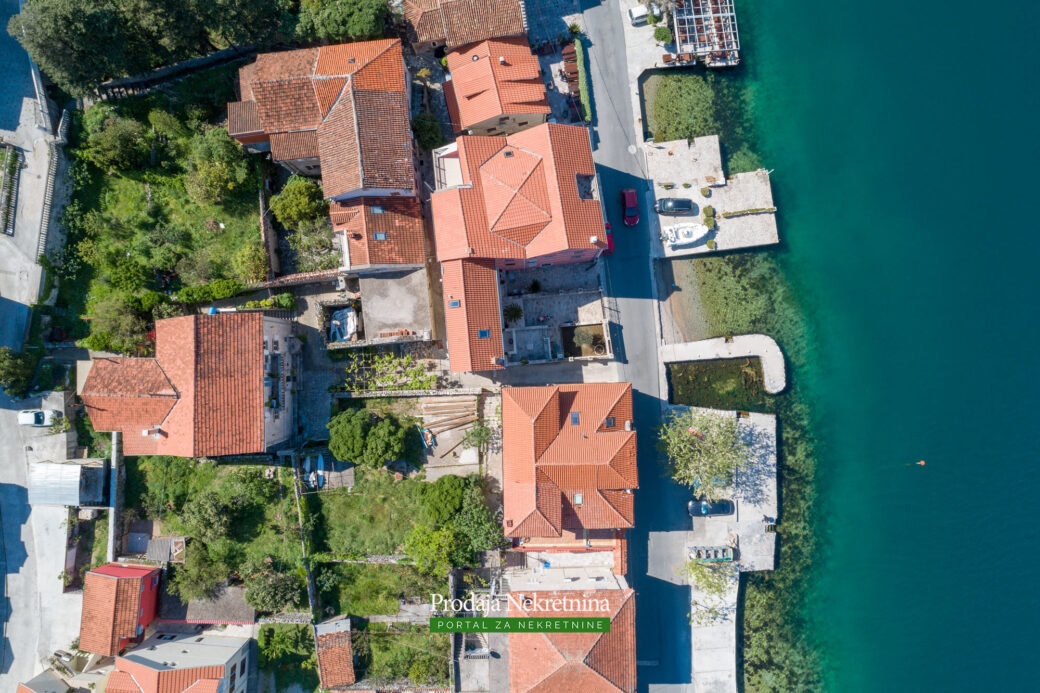 Old stone house for sale in Kotor