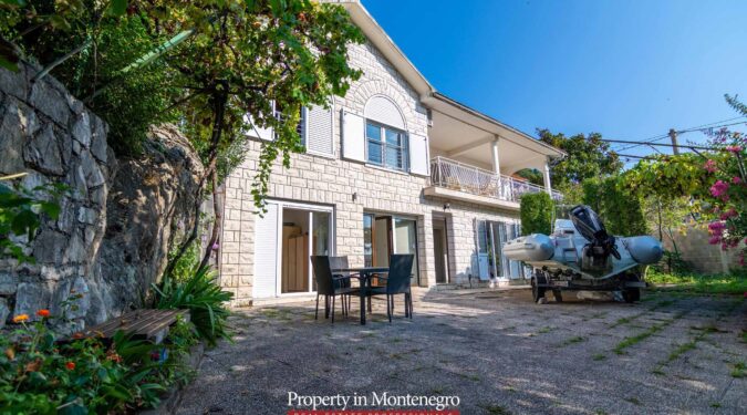 Old stone house for sale in Tivat