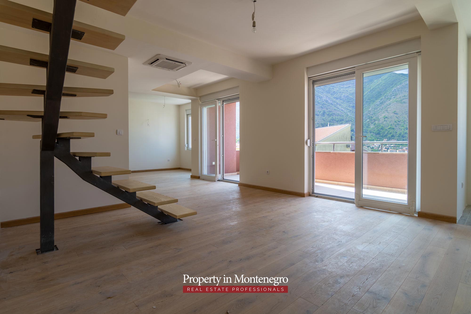 Penthouse for sale in Kotor
