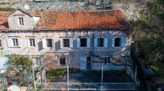 Stone house for sale in Perast