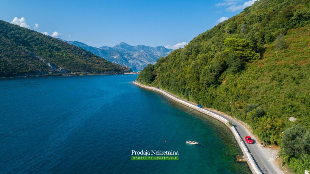Kuca sa pogledom na more u Tivtu