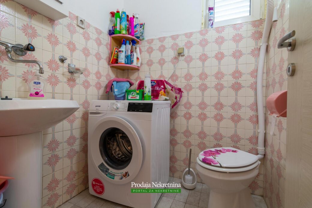 Kuca sa pogledom na more u Tivtu