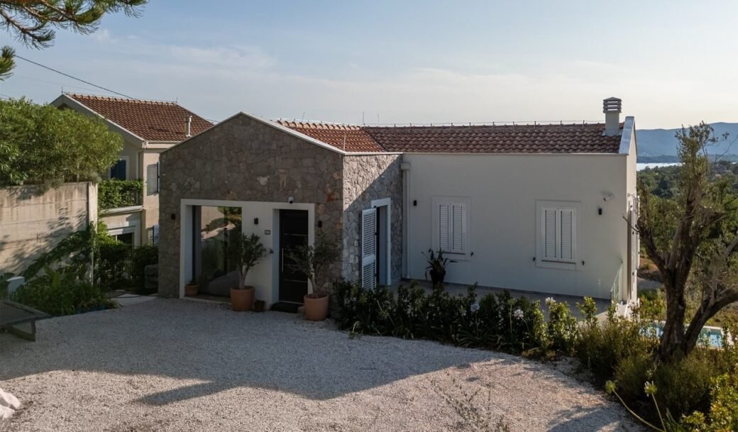 kotor-kavac-villa-220-sqm-land-plot-600-sqm-montenegro-for-sale-V-03215 (2)