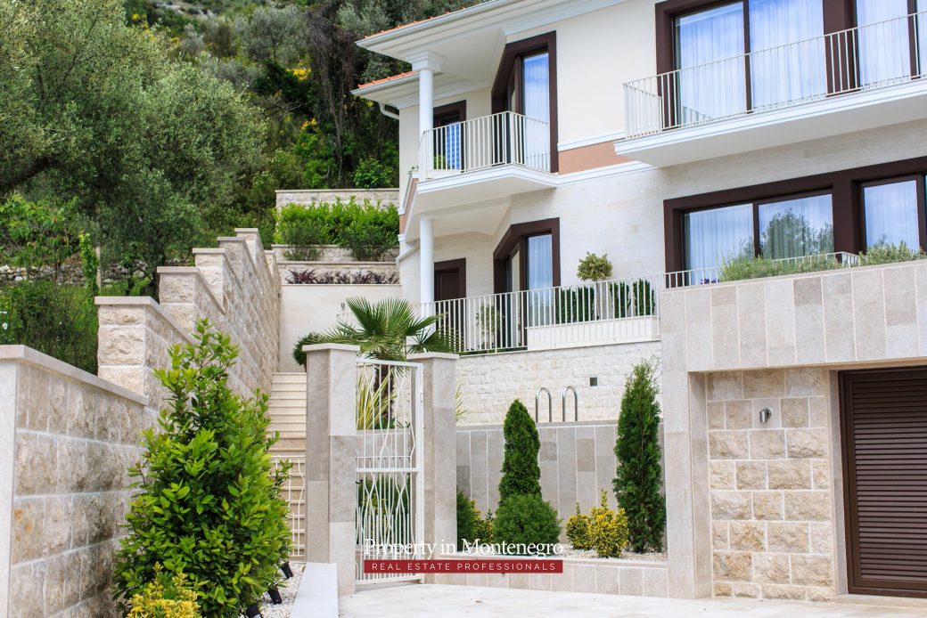 Luxury-villa-with-swimming-pool-for-sale-in-Tivat-(9)