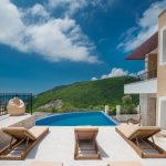 Villa with swimming pool for sale in Budva