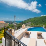 Villa with swimming pool for sale in Budva