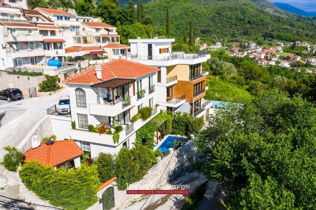 Villa-with-swimming-pool-for-sale-in-Tivat (23)