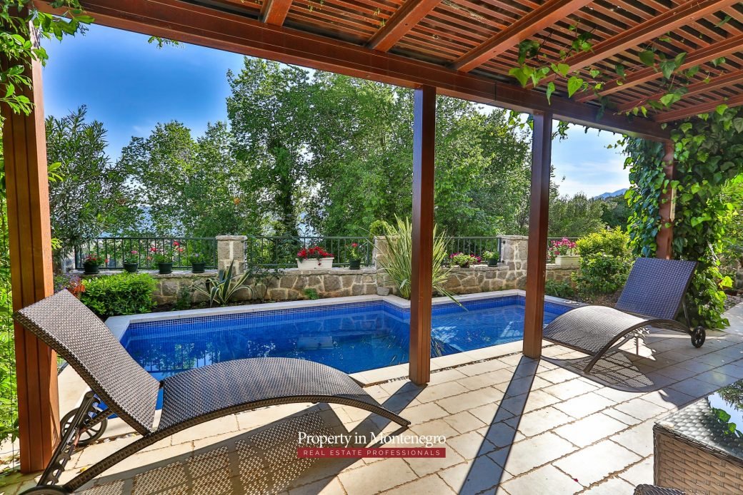Villa-with-swimming-pool-for-sale-in-Tivat (4)
