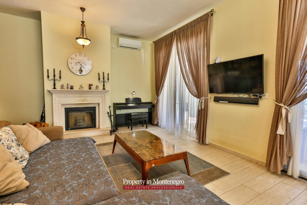 Villa-with-swimming-pool-for-sale-in-Tivat (6)