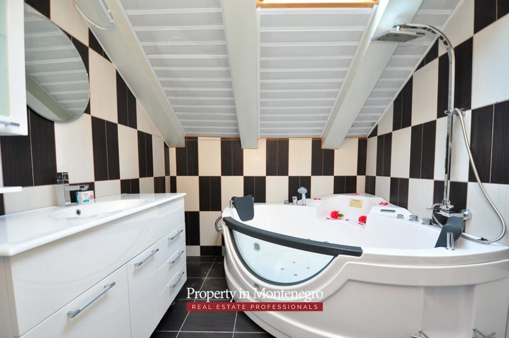 House for sale in Dobrota