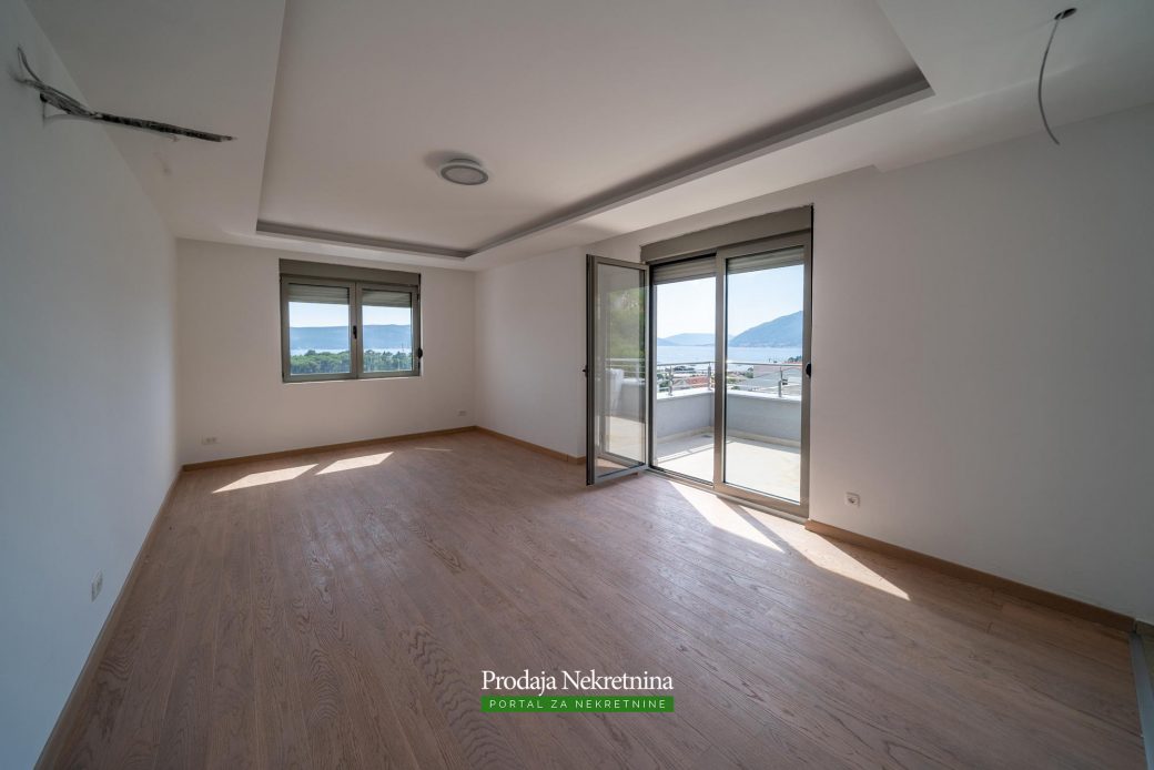 Penthouse na prodaju u Tivtu