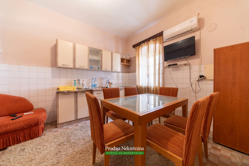 Apartman na prodaji u Perastu