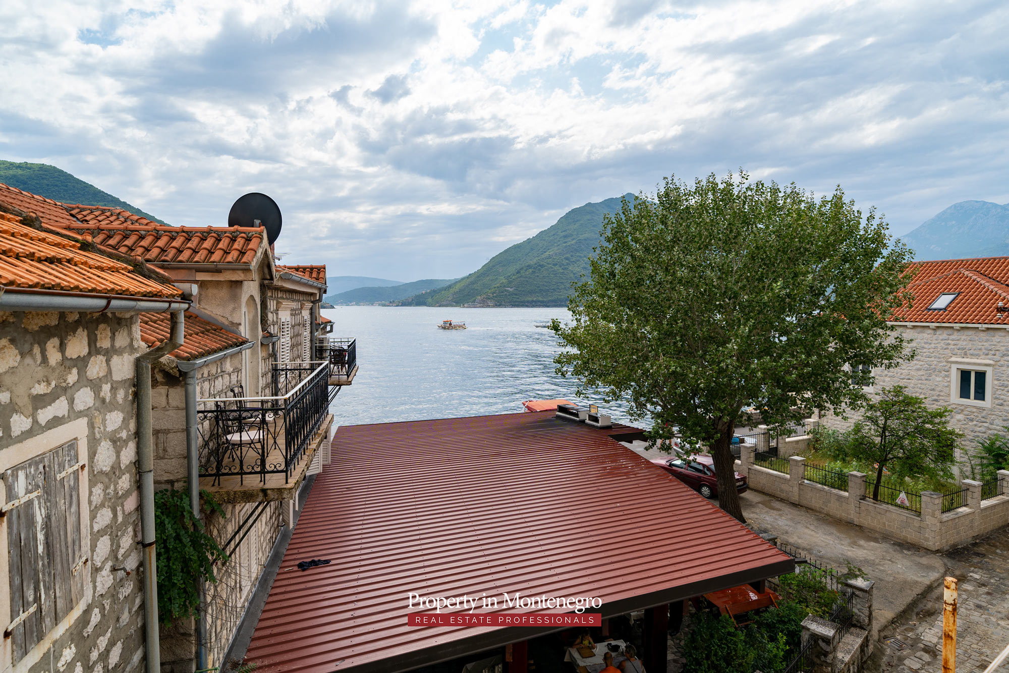 Apartment for sale in Perast