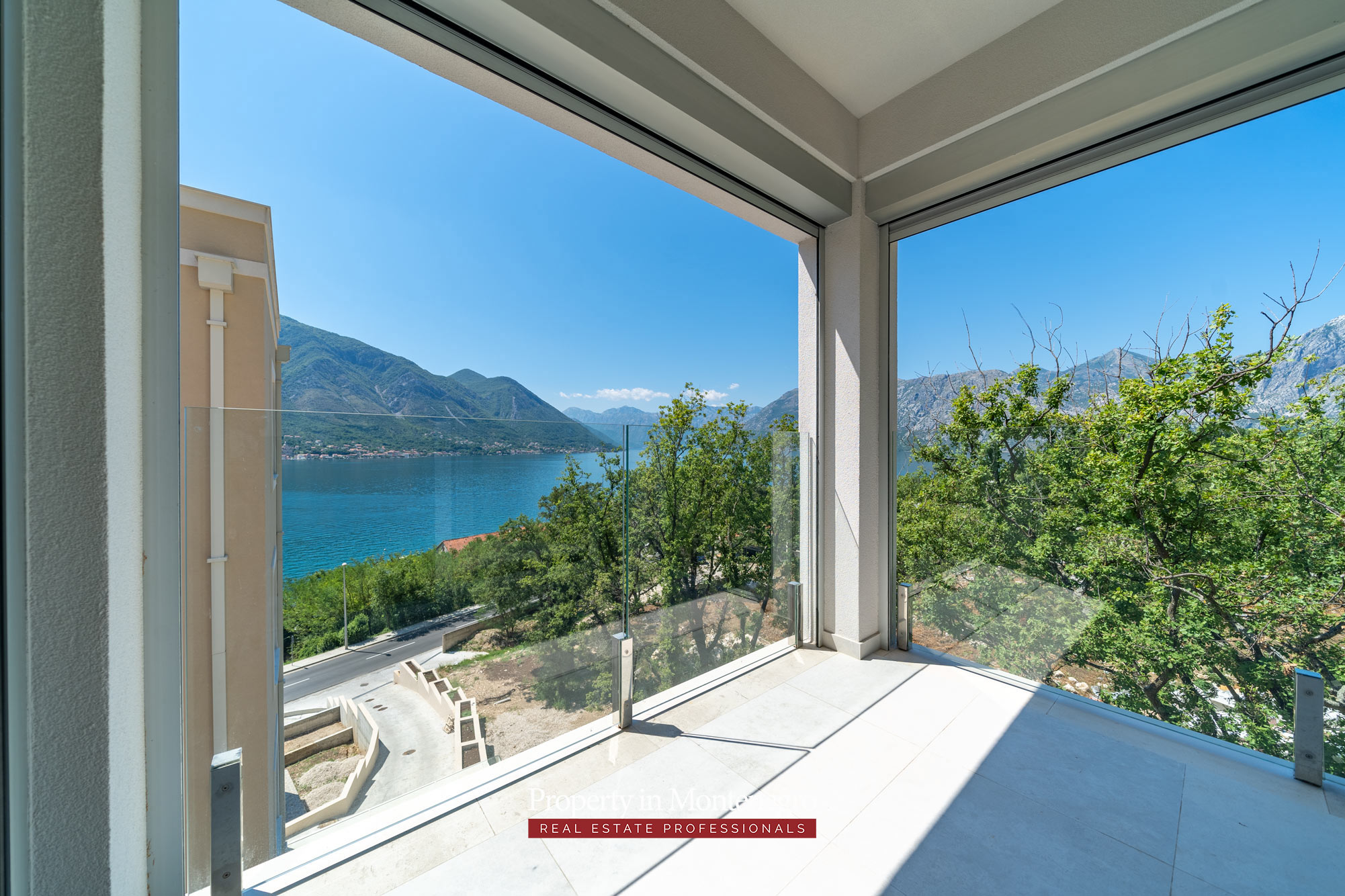 Apartment for sale in Dobrota