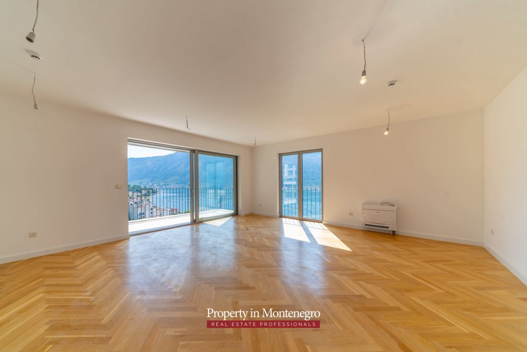 Penthouse for sale in Kotor