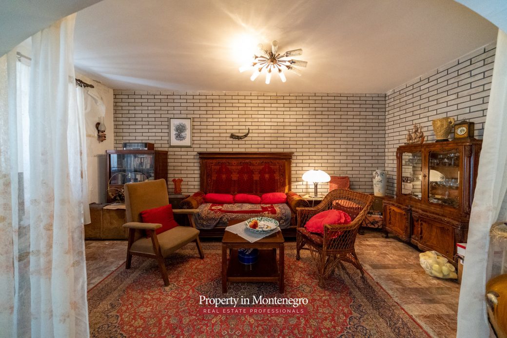 Waterfront stone house for sale in Prcanj