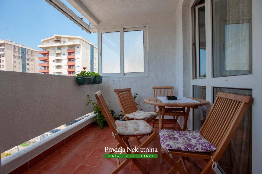 Three bedroom apartment in city centar Bar